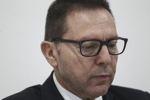Στουρνάρας: Συνολικά 427.000 μόνιμοι κάτοικοι Ελλάδας έφυγαν για το εξωτερικό τα χρόνια της κρίσης