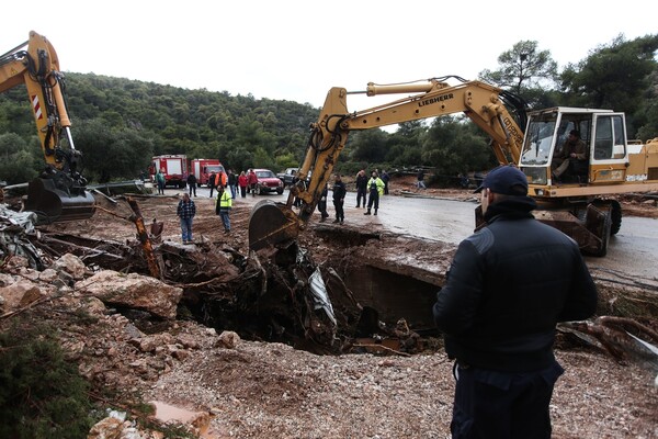 Απόγνωση στα χαλάσματα - 30 φωτογραφίες από την ισοπεδωμένη πλευρά της Αττικής