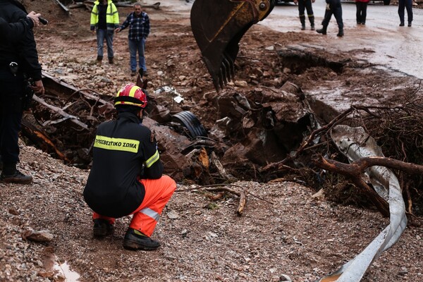 Ακόμη ένας νεκρός στη Νέα Πέραμο - 16 τα θύματα από τις πλημμύρες στη Δυτική Αττική