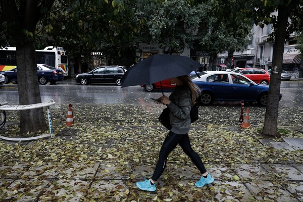 Συνεχίζεται η κακοκαιρία με βροχές και καταιγίδες σε όλη τη χώρα