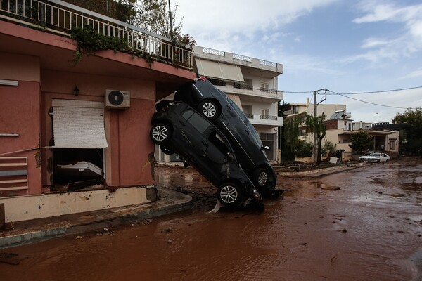 Απόγνωση στα χαλάσματα - 30 φωτογραφίες από την ισοπεδωμένη πλευρά της Αττικής