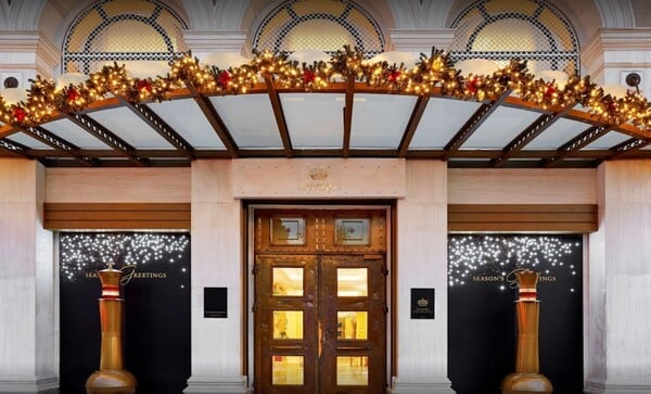 Η ιδιοκτήτρια εταιρεία του ξενοδοχείου Μεγάλη Βρεταννία εξαγοράζει το King George