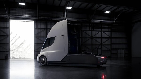 Tesla Semi: To ηλεκτρικό φορτηγό του μέλλοντος