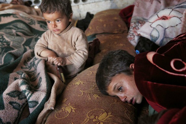 ΟΗΕ: Οι πολιορκημένοι στη Συρία τρώνε σκουπίδια και λιποθυμούν από την πείνα