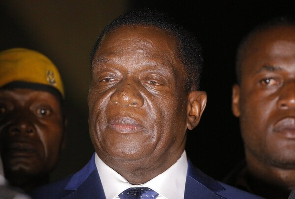 Ο Έμερσον Μνανγκάγκουα ορκίστηκε νέος πρόεδρος της Ζιμπάμπουε