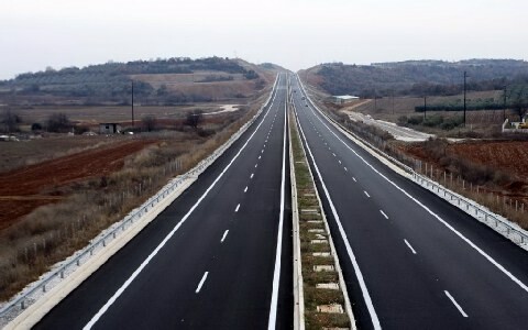 Mία νεκρή και 26 τραυματίες από καραμπόλα 20 αυτοκινήτων στην Εγνατία