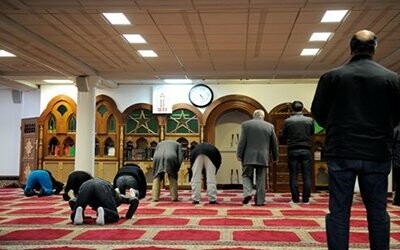 Οι Γάλλοι κρίνουν την παρουσία του Ισλάμ στη χώρα πολύ ισχυρή