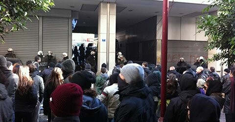 Τώρα: Διαδήλωση έξω από το Υπουργείο Οικονομικών για τη βίλα Αμαλία