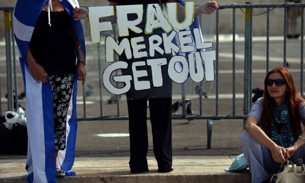 Σε εξέλιξη τα συλλαλητήρια κατά της Μέρκελ