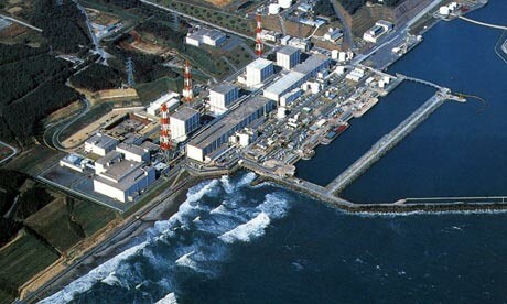 Οι Ιάπωνες διαμαρτύρονται έξω απ' το πυρηνικό εργοστάσιο της Φουκουσίμα