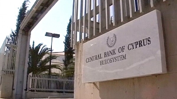 Νέα υποβάθμιση της κυπριακής οικονομίας