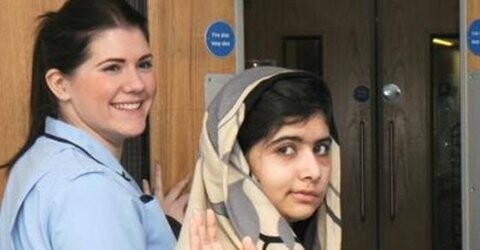Πήρε εξιτήριο η πακιστανή έφηβη που αντιστάθηκε στους Ταλιμπάν