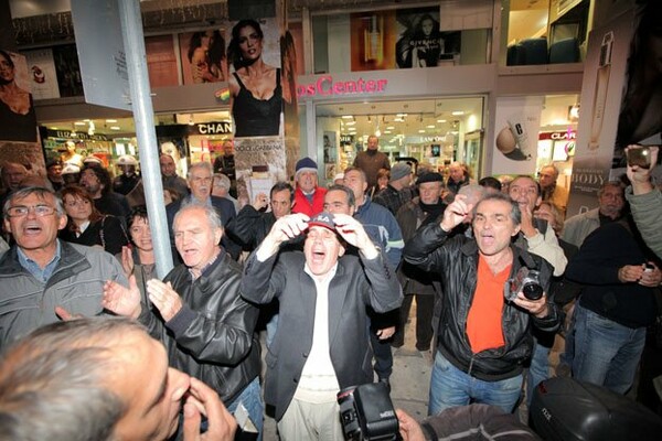 Επίθεση μικροομολογιούχων στον Βενιζέλο