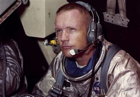 Πέθανε ο Neil Armstrong
