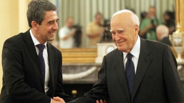 «Οι Έλληνες να κάνουν τα μαθήματα τους», λέει ο Βούλγαρος πρόεδρος