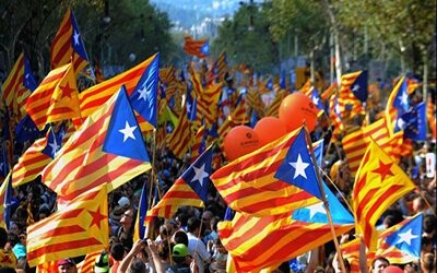 Χιλιάδες πολίτες βγήκαν στους δρόμους ζητώντας την ανεξαρτησία της Καταλονίας