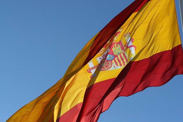 Πάνω από το 7% και πάλι τα επιτόκια στα ομόλογα της Ισπανίας