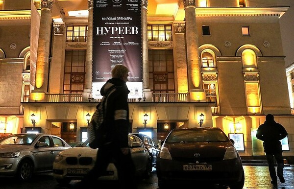 Νουρέγιεφ: Το αμφιλεγόμενο μπαλέτο έκανε πρεμιέρα στο Μπολσόι με τον σκηνοθέτη να είναι σε κατ' οίκον περιορισμό