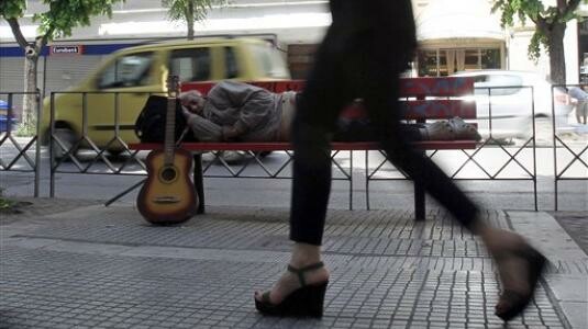 Θεσσαλονίκη: Φωτορεπόρτερ προσήχθη γιατί φωτογράφιζε άστεγο