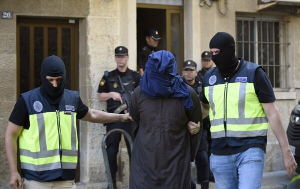 Γερμανός πράκτορας: Μεγάλος κίνδυνος από γυναίκες και παιδιά του ISIS