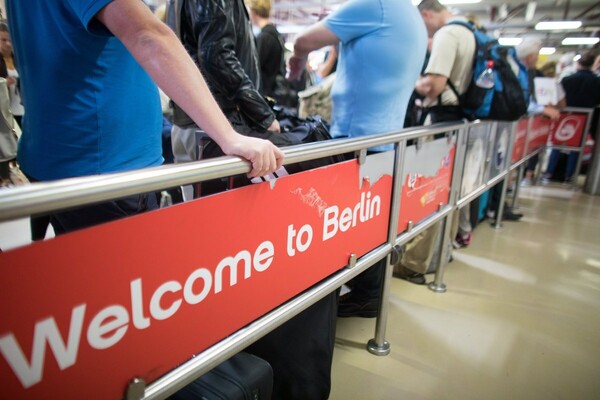 Κομισιόν: Εντός Σένγκεν συνεχίζονται οι έλεγχοι επιβατών από Ελλάδα στα γερμανικά αεροδρόμια