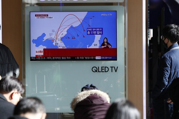 Η Β. Κορέα πανηγυρίζει, ο κόσμος τρομάζει: Ο νέος πύραυλος μπορεί να πλήξει όλη την Αμερική