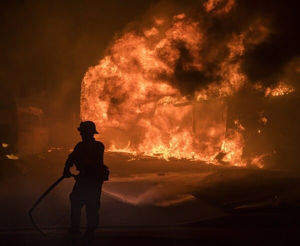 Μαίνονται οι πυρκαγιές στην Καλιφόρνια: Εκκενώθηκαν σπίτια στο Λος Άντζελες- Στάχτη δεκάδες στρέμματα βλάστησης