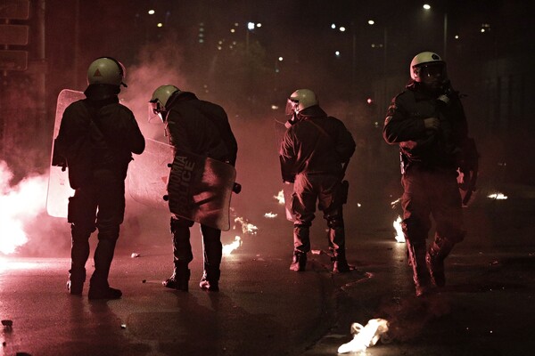Φωτογραφίες από τα σοβαρά επεισόδια στο ΑΠΘ στη Θεσσαλονίκη