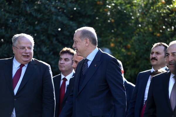 Αίτημα της ΝΔ να ενημερώσει ο Κοτζιάς στη Βουλή για την επίσκεψη Ερντογάν
