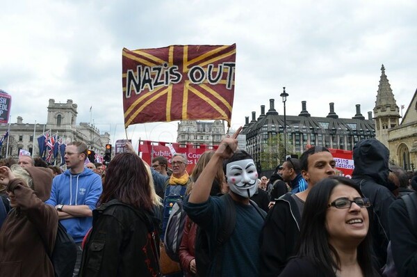 Συγκρούσεις μεταξύ ακροδεξιών και αντιφασιστών στο Λονδίνο