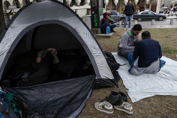 Τσεχία: Η ΕΕ να μην μας πιέζει να δεχθούμε πρόσφυγες γιατί θα «ανέβουν» οι ακροδεξιοί