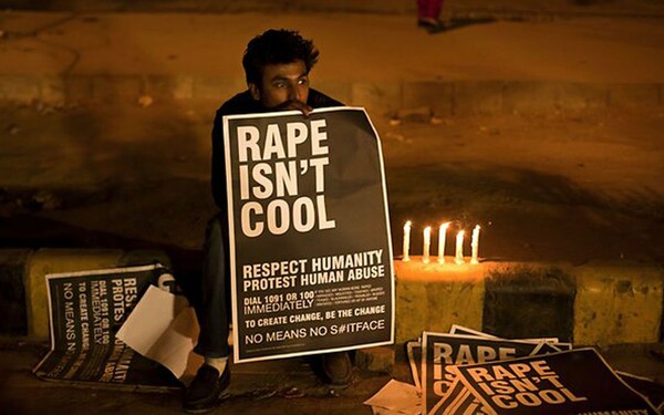 Ως ανήλικος θα δικαστεί ένας από τους έξι βιαστές της Ινδής