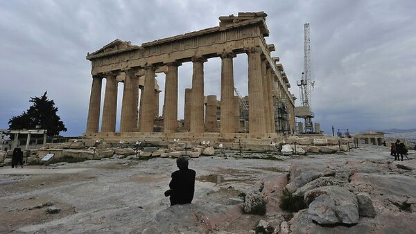 Ηλιοφάνεια αλλά με σύννεφα