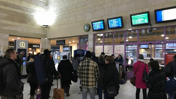 Διακοπή δρομολογίων σε πολυσύχναστο σιδηροδρομικό σταθμό του Παρισιού