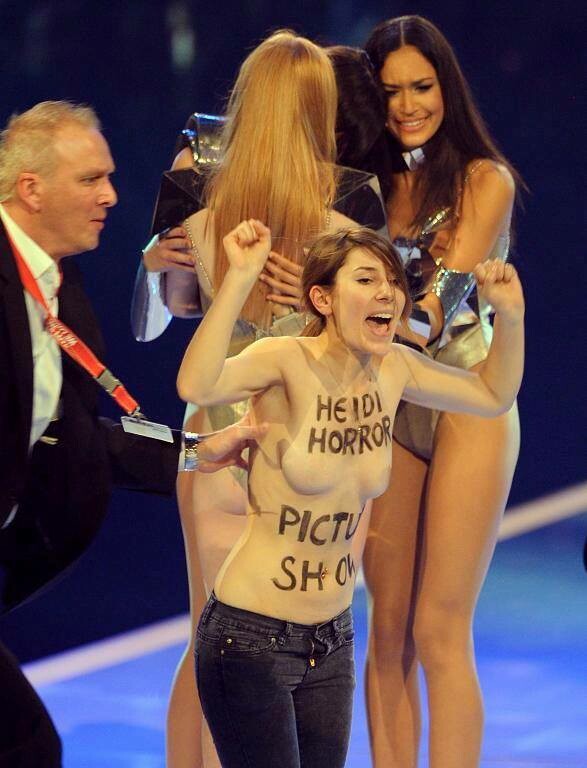 Διαμαρτυρίες των FEMEN στον τελικό του Next Top Model