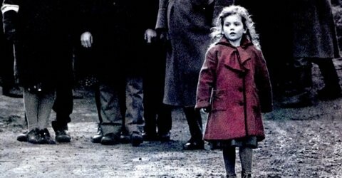 Πώς στιγματίστηκε από τη Λίστα του Σίντλερ το κορίτσι με το κόκκινο παλτό