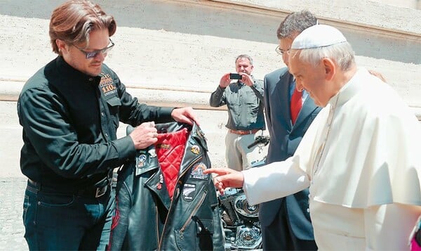 Αναβάτες με Harley επισκέφτηκαν τον Πάπα Φραγκίσκο