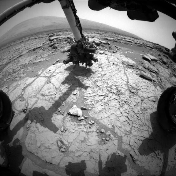 Την πρώτη τρύπα έσκαψε το Curiosity στον Άρη