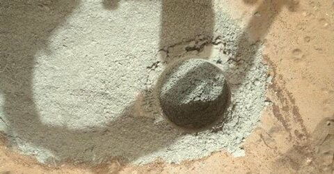 Την πρώτη τρύπα έσκαψε το Curiosity στον Άρη