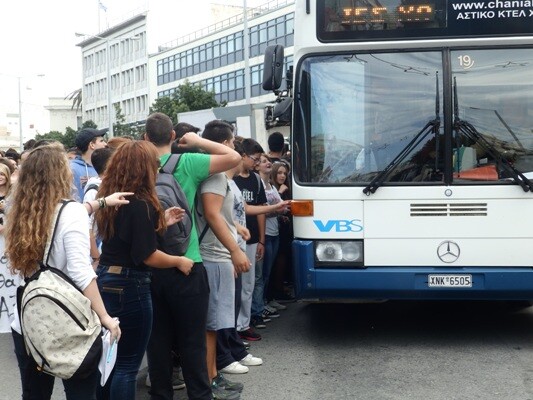 Προπηλακίστηκε ελεγκτής σε λεωφορείο στην Κρήτη - Επιβάτες υπερασπίστηκαν φοιτήτρια με παραποιημένο πάσο