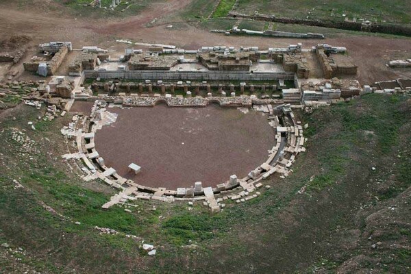 Μετά από σιωπή 1.700 χρόνων το αρχαίο θέατρο της Μεσσήνης ανοίγει και πάλι