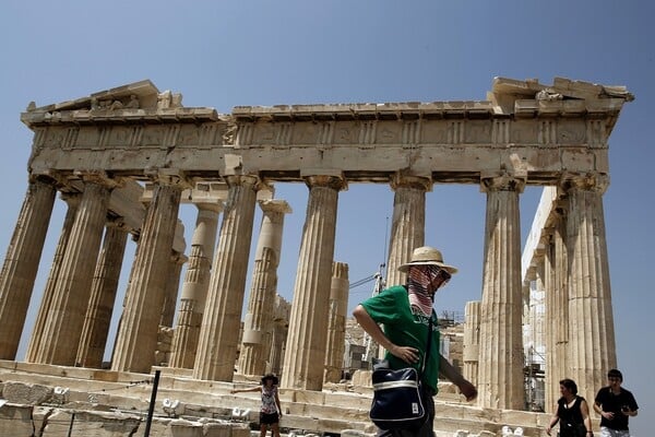 Το καλοκαίρι επελαύνει σε όλη τη χώρα