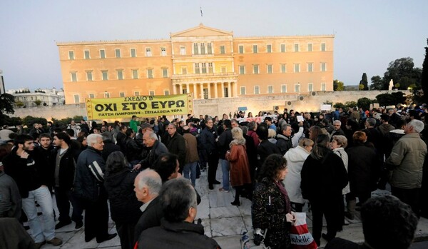 Οι Αγανακτισμένοι επέστρεψαν στο Σύνταγμα