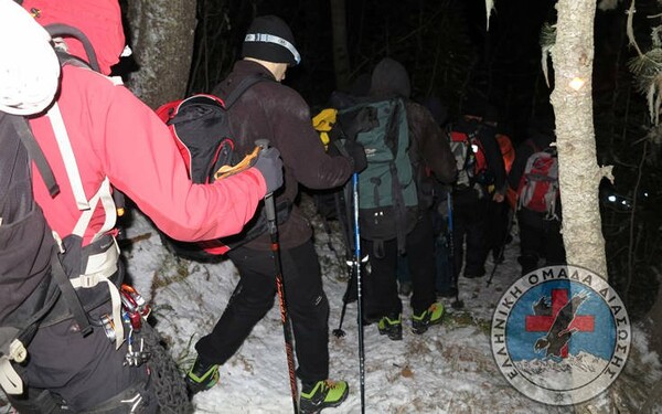 Βίντεο και φωτογραφίες από την επιχείρηση διάσωσης δύο ορειβατών στον Όλυμπο