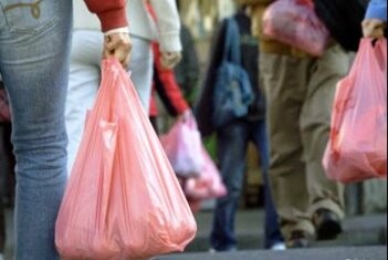 Φόρος για τη χρήση πλαστικής σακούλας στη Β. Ιρλανδία
