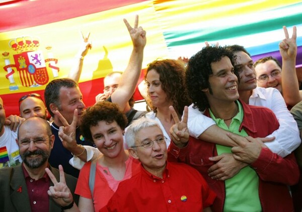 Νόμιμοι πλέον οι γκέι γάμοι στην Ισπανία
