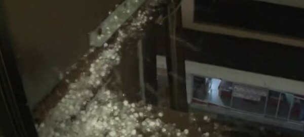 Πάτρα: Έπεσε χαλάζι σε μέγεθος... καρυδιού - Το έστρωσε στο κέντρο