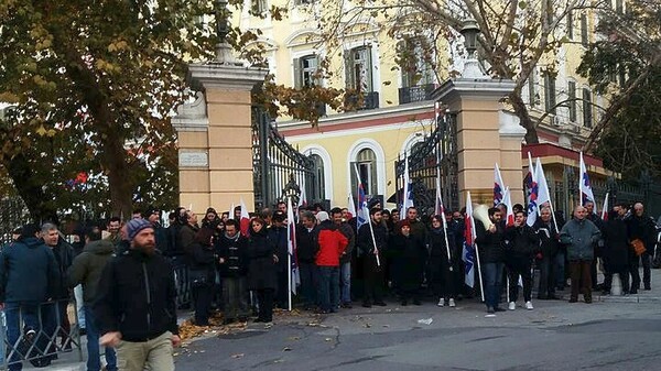 Κατάληψη στο υπουργείο Μακεδονίας – Θράκης από το ΠΑΜΕ