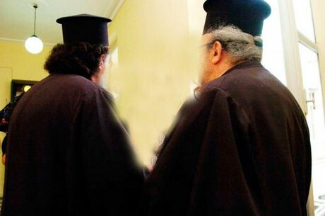 Πολυετής φυλάκιση για δύο ιερείς από τα Φάρσαλα