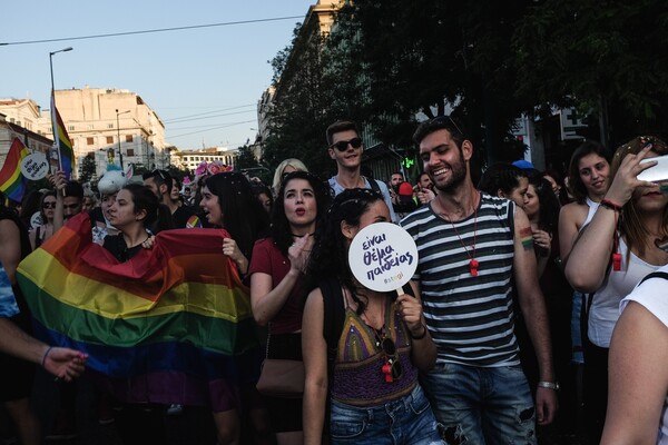 Το μεγάλο πάρτι του Pride στο Σύνταγμα: Βίντεο και φωτογραφίες από την γιορτή αγάπης στην Αθήνα